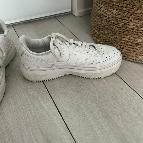 Nike Classic White Low-Top Sneakers - Picture 3 of 4